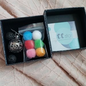 Aromatherapy necklace set